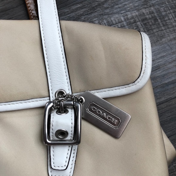 HP🎉 COACH✨ Vintage Hampton Handbag in Beige - Picture 3 of 9